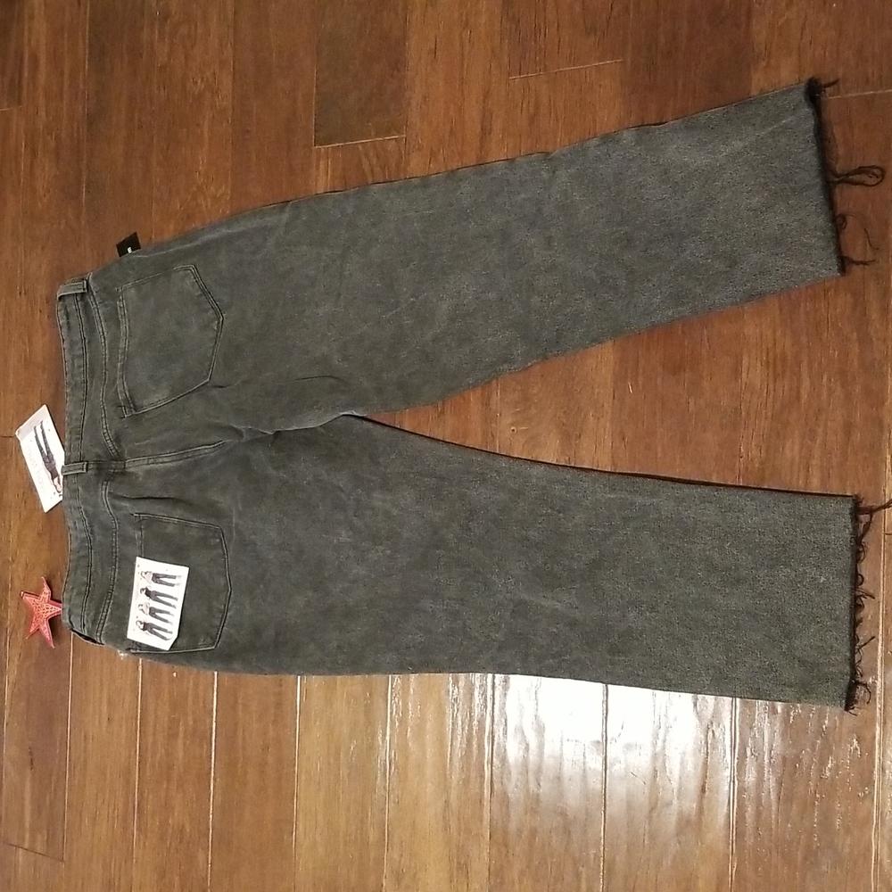 Simple Society Faded Blk High Rise Jeans W/ F… - Picture 2 of 12